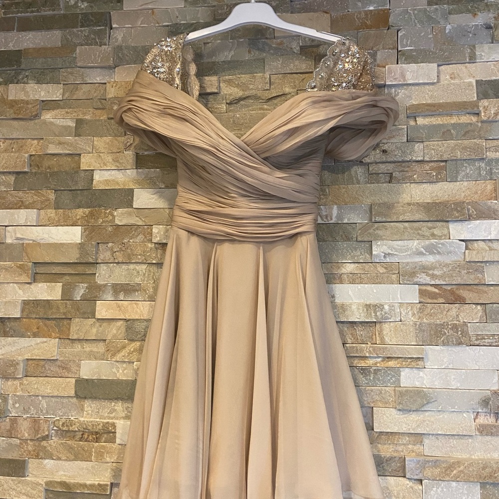Dress - Picture 3 of 4